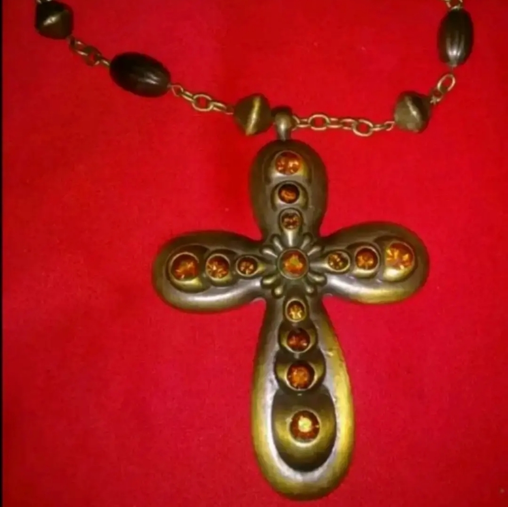 HUGE METAL CROSS CHOCKER NECKLACE SET.